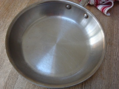 How to Clean Stainless Steel Pans