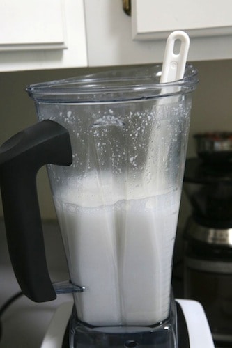 Stirring rice milk in a blender 